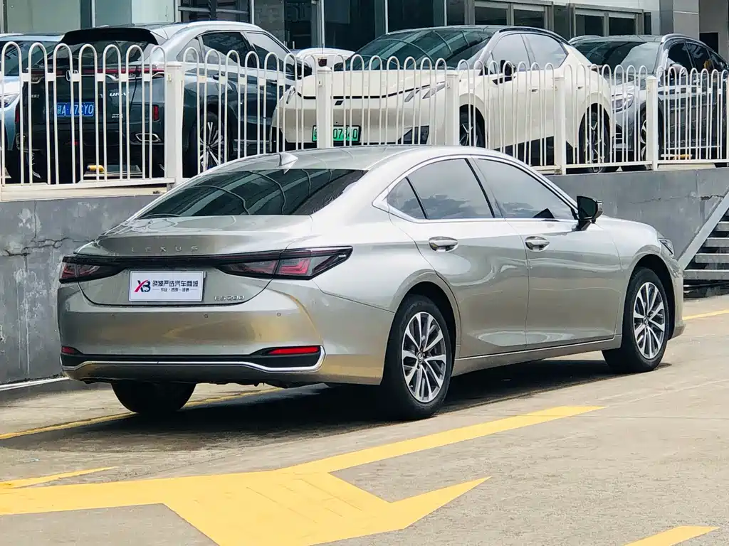 Lexus ES 2025 200 Premium