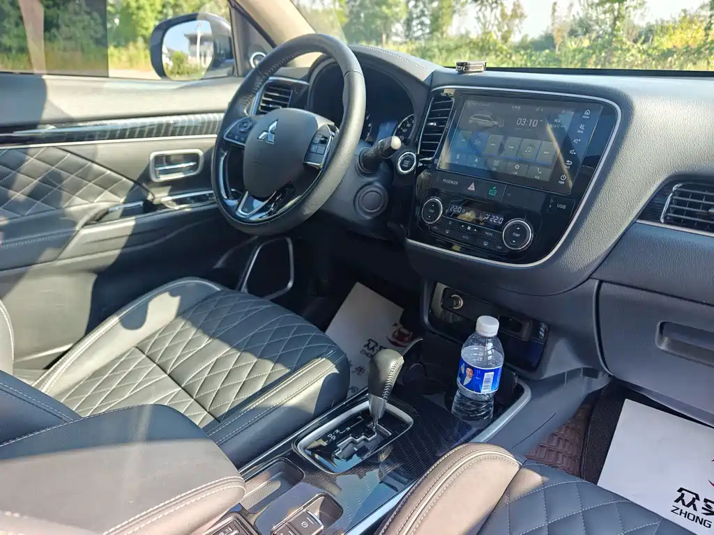 Mitsubishi Outlander — миниатюра 23