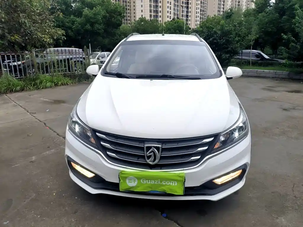 Baojun 310W — миниатюра 3