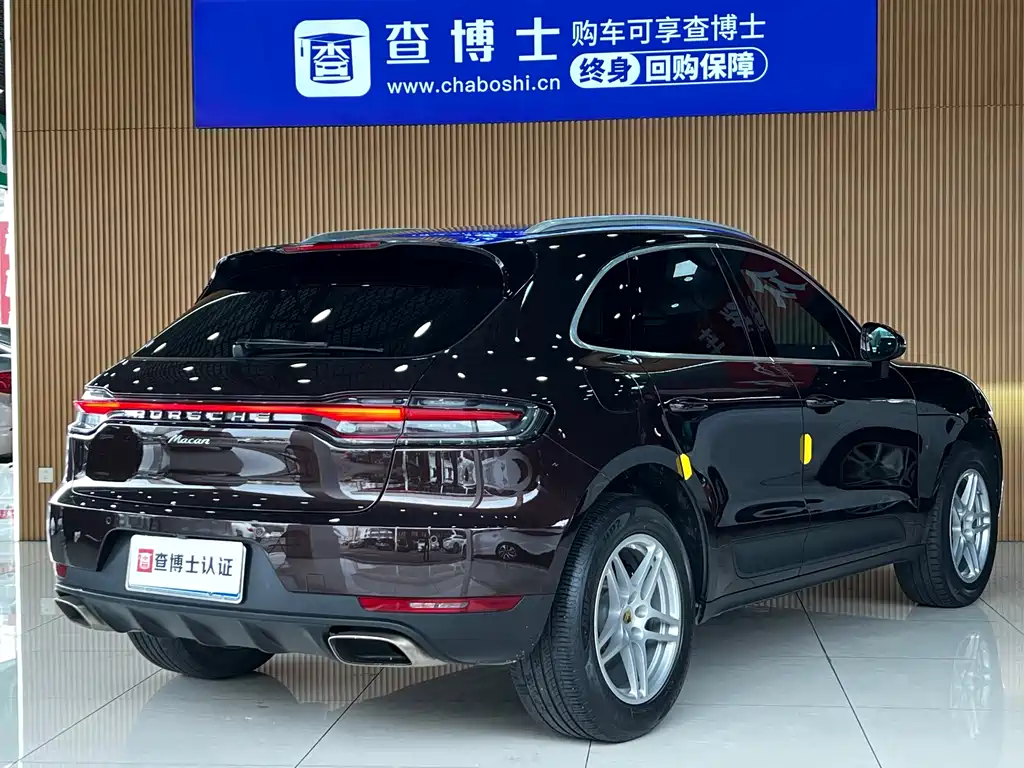 PORSCHE MACAN