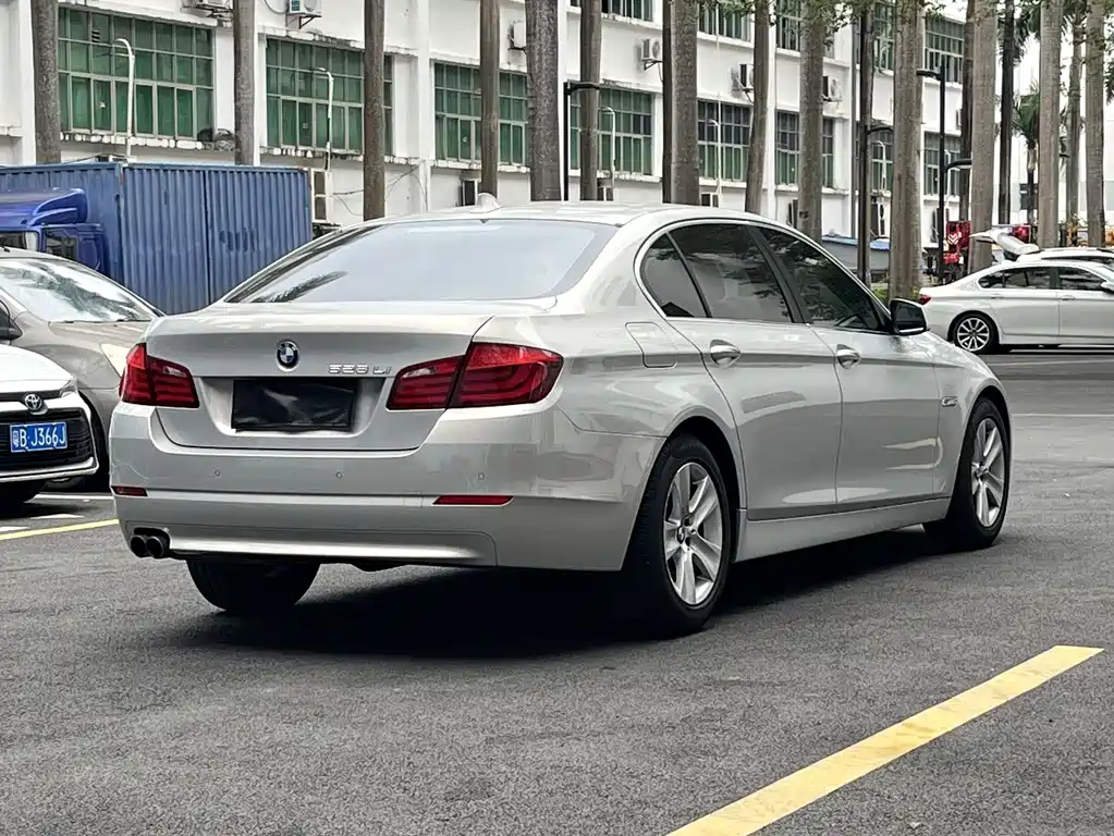 BMW 5 Series — миниатюра 18