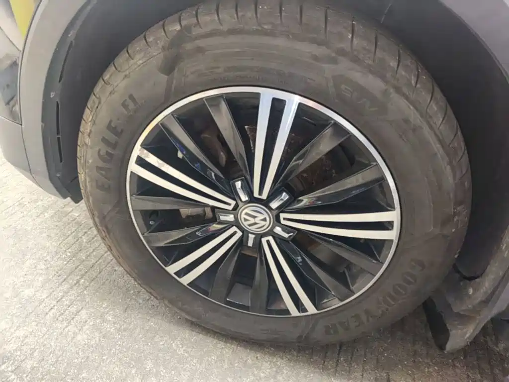 Volkswagen Tiguan L — миниатюра 23