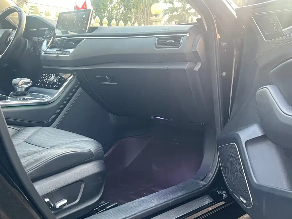 Hongqi Hongqi H5 — миниатюра 10