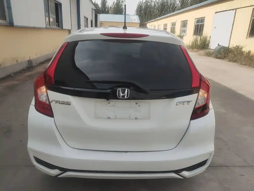 Honda Fit — миниатюра 6