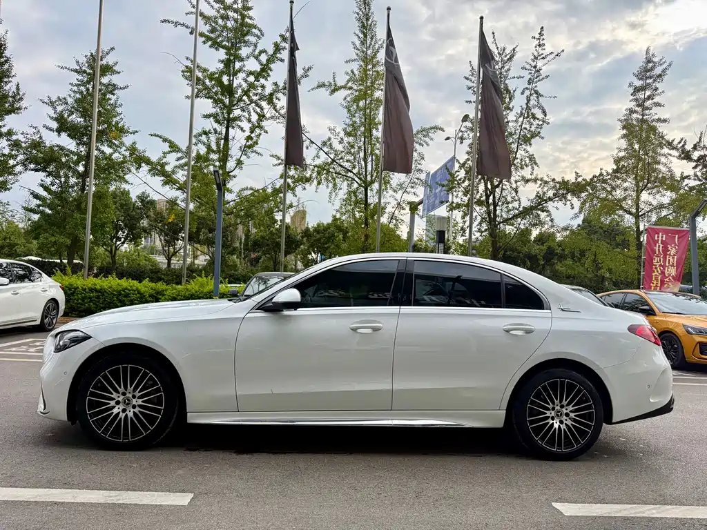 Mercedes-Benz C-Class — миниатюра 8