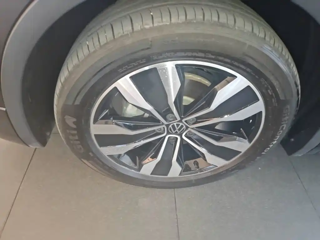 Volkswagen Tiguan L — миниатюра 23