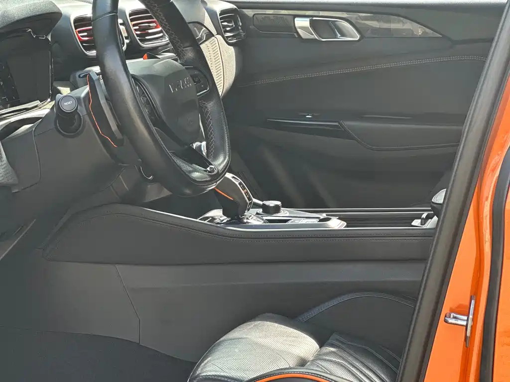 LYNK & CO. 02 HATCHBACK