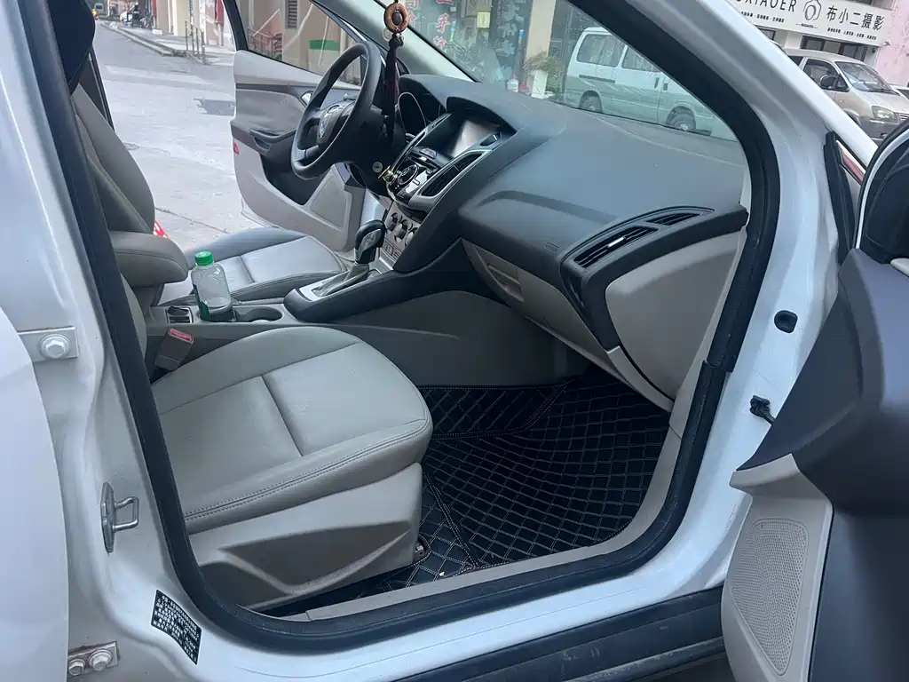 Ford Focus 2012 1.6L AT Comfort
