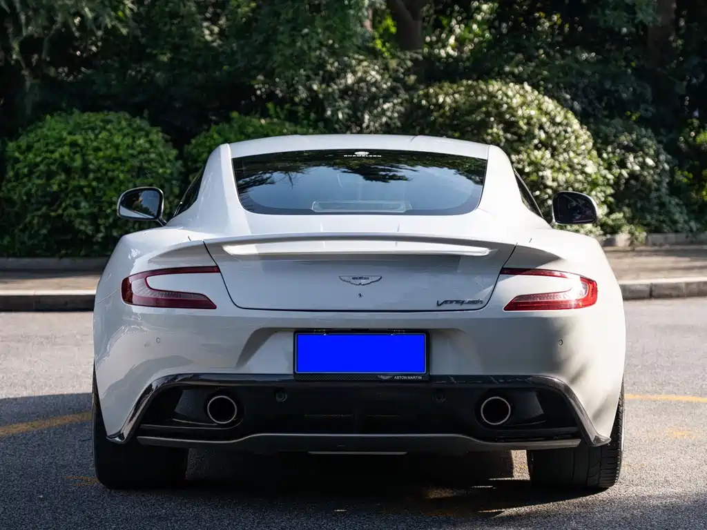 Aston Martin Vanquish — миниатюра 7
