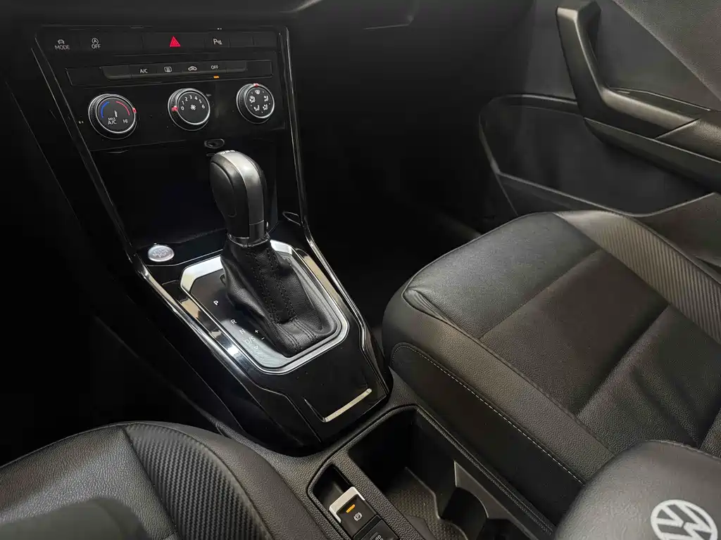 Volkswagen T-Roc — миниатюра 13