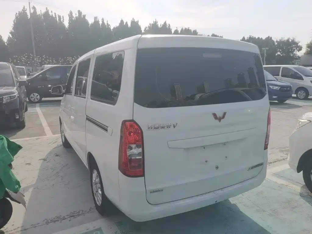 Wuling Rongguang V — миниатюра 5