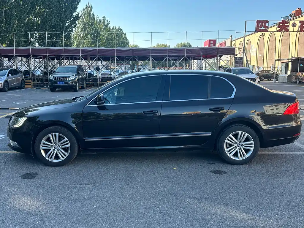 Skoda Superb — миниатюра 7