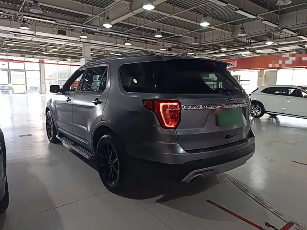 Ford Explorer (Import) — миниатюра 5