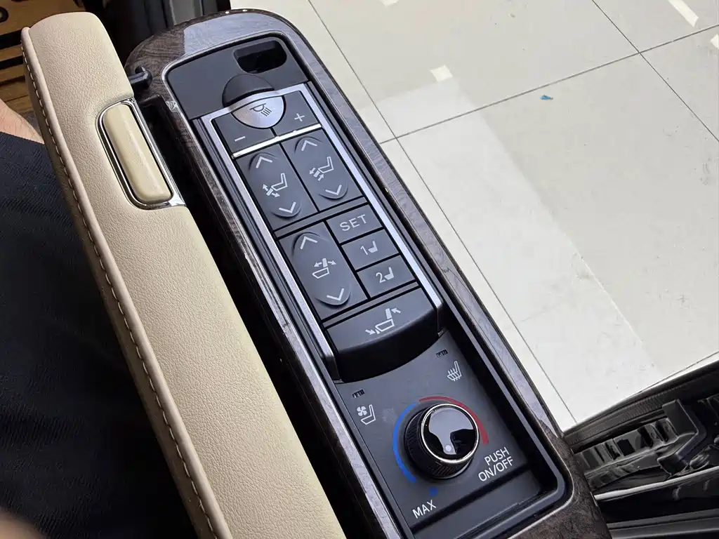 Toyota Vellfire 2021 2.5L HV Luxury