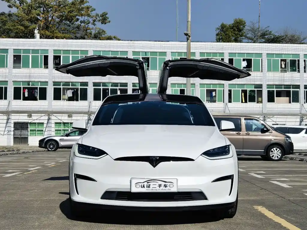 TESLA MODEL X