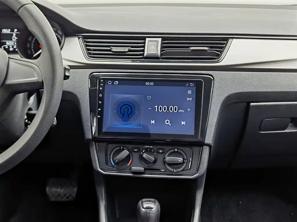 Skoda Rapid — миниатюра 12