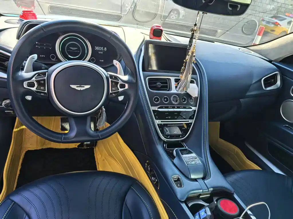 Aston Martin DB11 — миниатюра 7