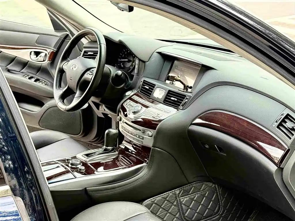 Infiniti Q70 — миниатюра 3