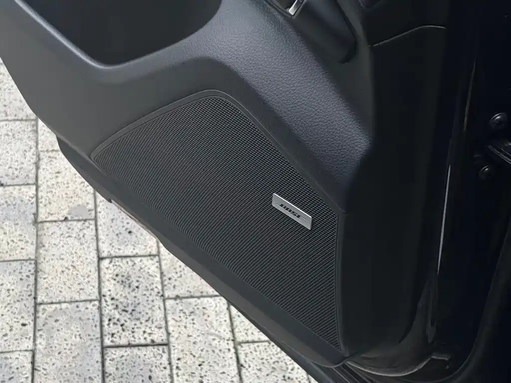 Porsche Cayenne — миниатюра 12