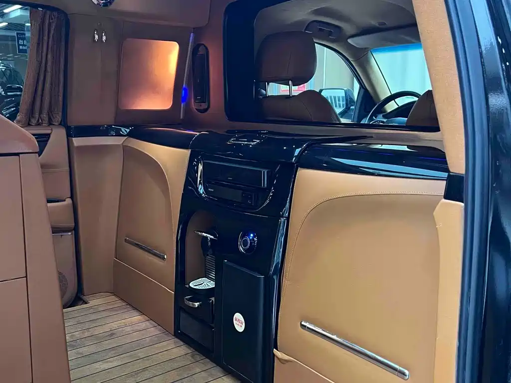 Cadillac Escalade — миниатюра 8