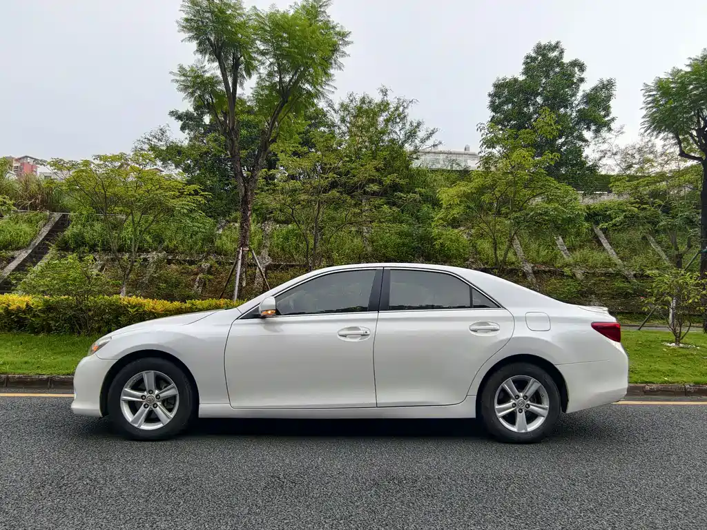Toyota Reiz — миниатюра 5