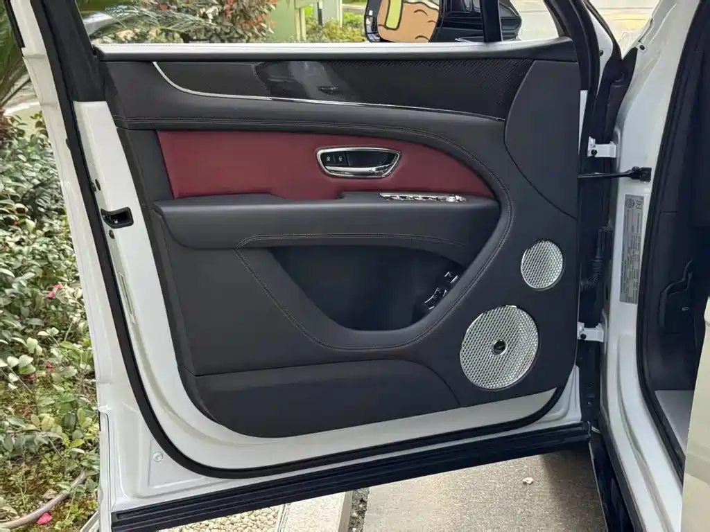 Bentley Bentayga — миниатюра 6