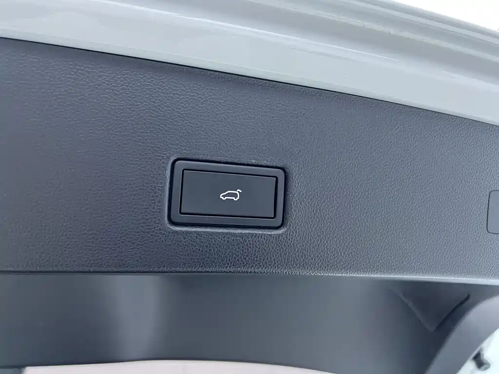 VOLKSWAGEN T ROC EXPLORING SONGS