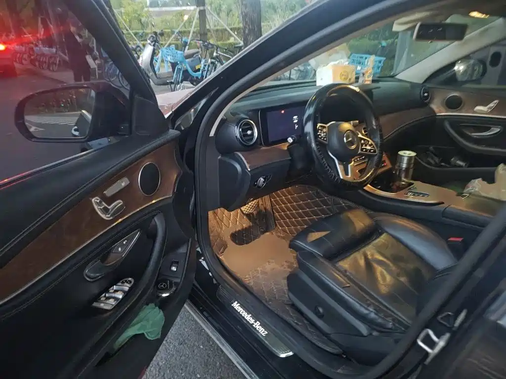 Mercedes-Benz E-Class — миниатюра 12