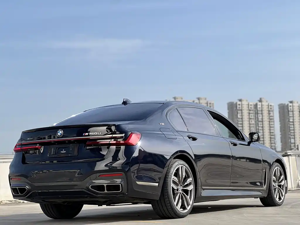 BMW 7 Series — миниатюра 14
