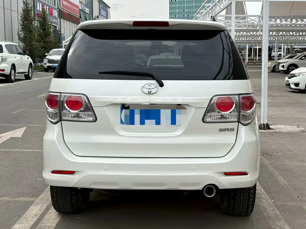 Toyota Fortuner — миниатюра 8
