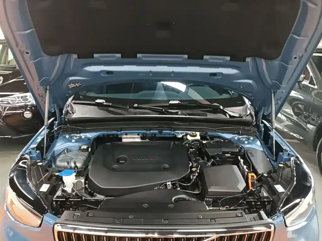 Volvo XC40 2023 — фото 20