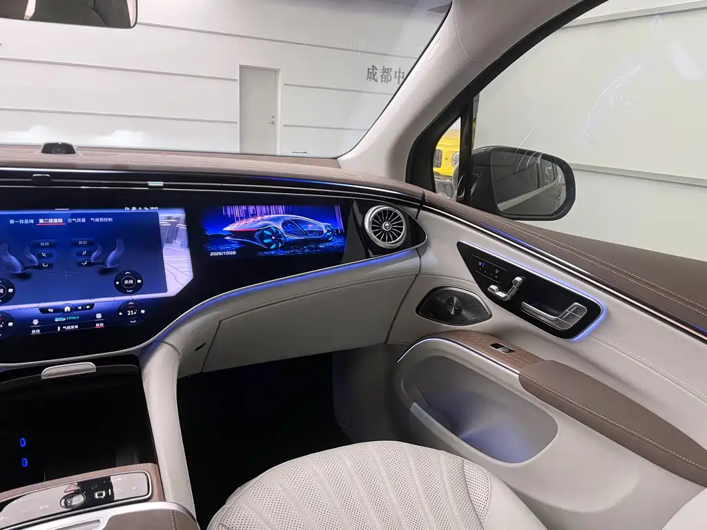 Mercedes-Benz EQS SUV — миниатюра 12