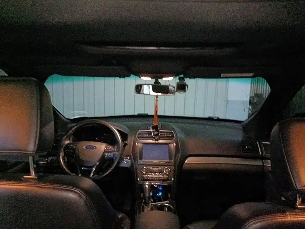 Ford Explorer (Import) — миниатюра 9