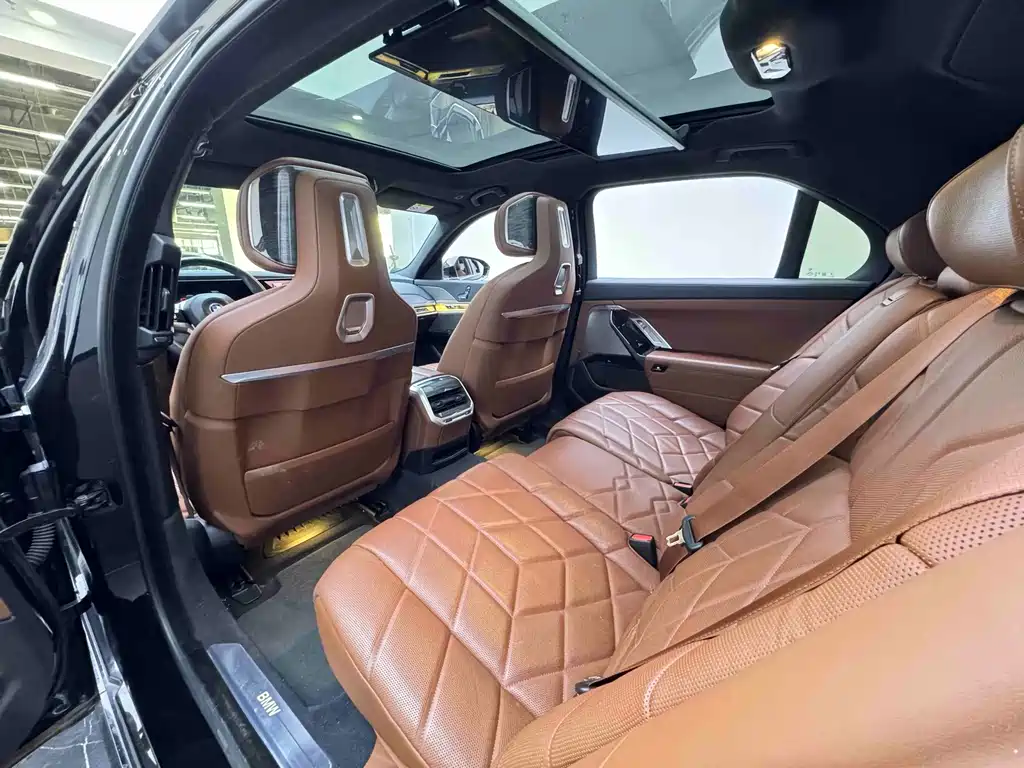 BMW i7 — миниатюра 20