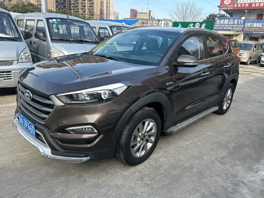 HYUNDAI TUCSON