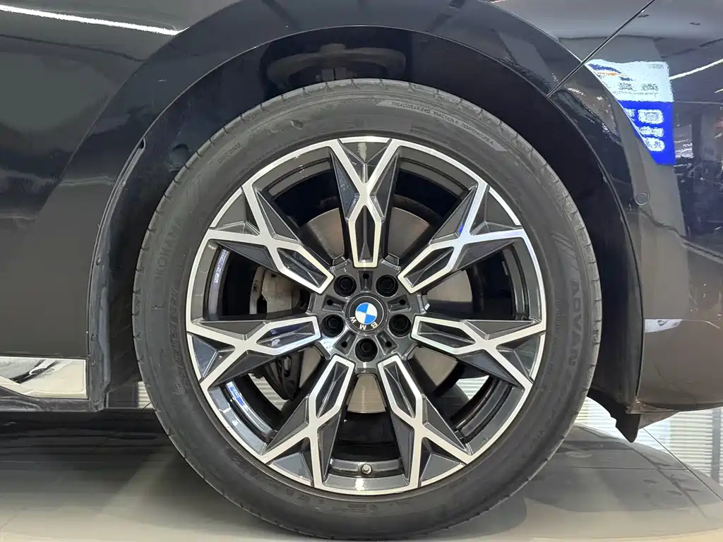 BMW 7 Series — миниатюра 18