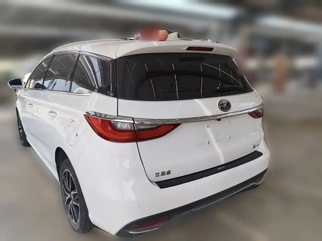 BYD MAX — миниатюра 7