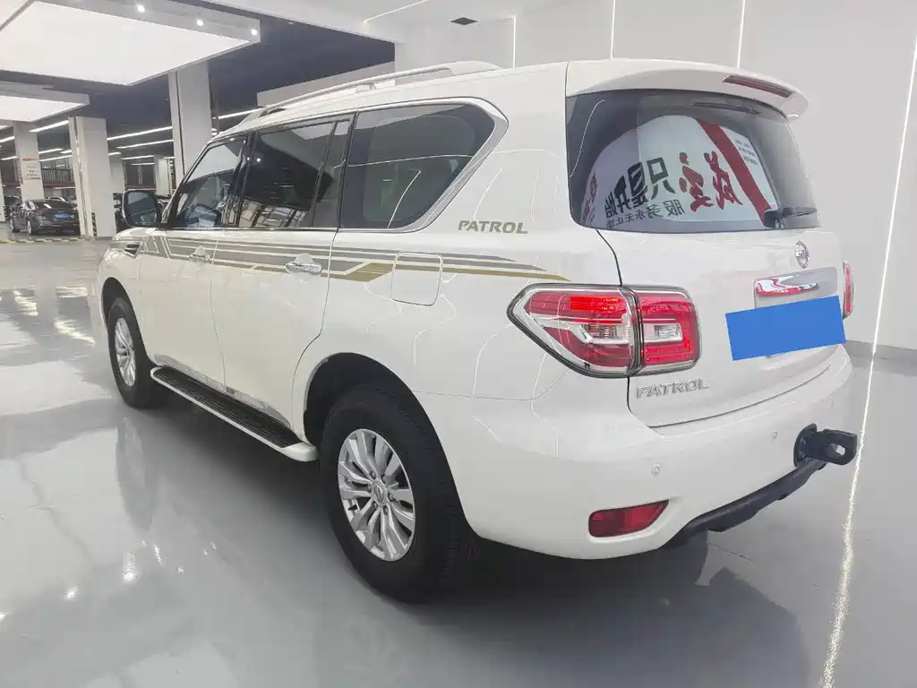 Nissan Patrol — миниатюра 7