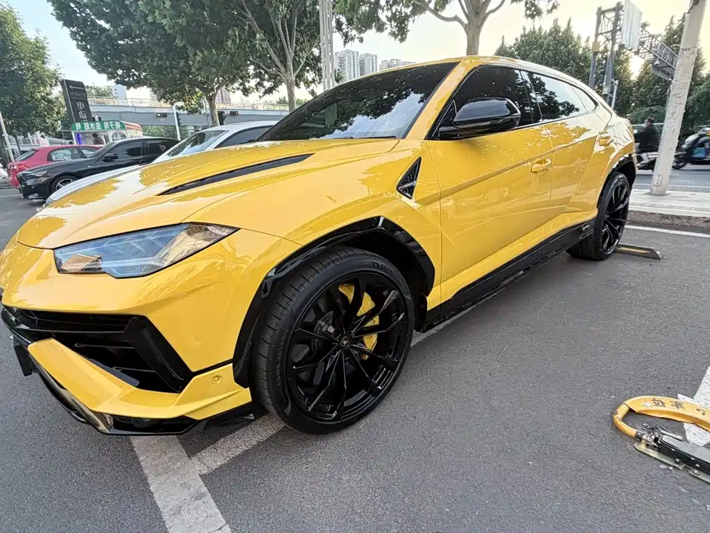 Lamborghini Urus 2024