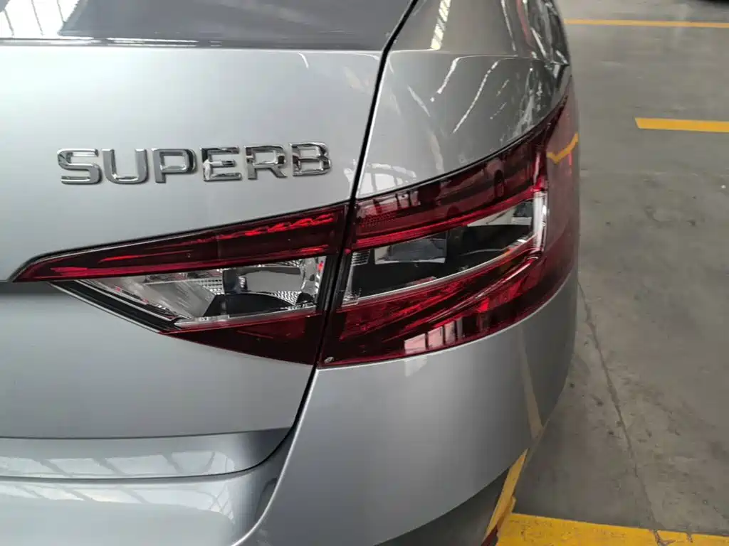 Skoda Superb — миниатюра 8