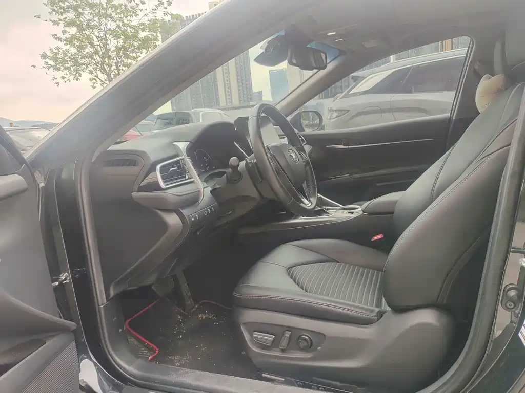 Toyota Camry — миниатюра 8
