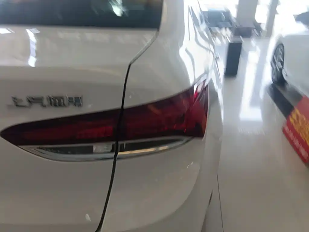 Buick Excelle — миниатюра 8