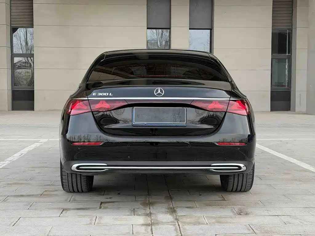 Mercedes-Benz E-Class — миниатюра 5