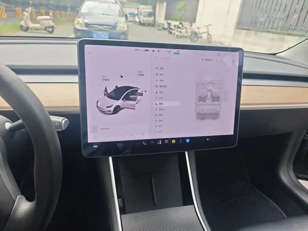 Tesla Model 3 — миниатюра 9