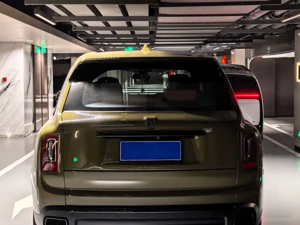 Rolls-Royce Cullinan — миниатюра 17