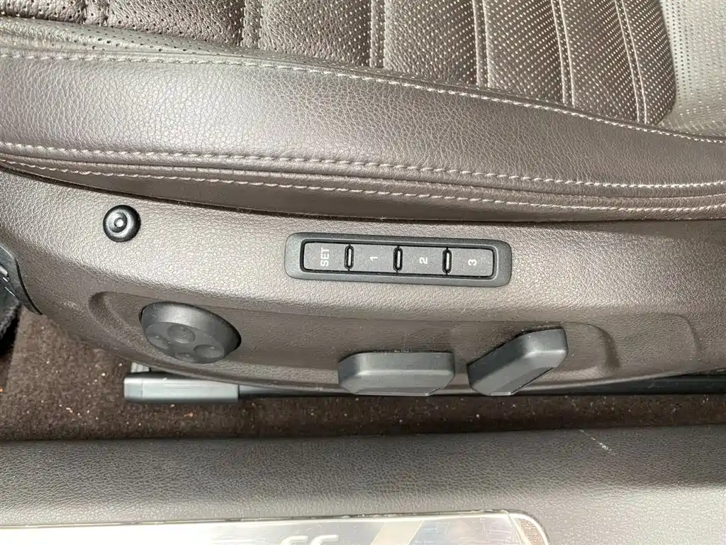 Volkswagen FAW - Passat CC CC 2016 1.8TSI Luxury