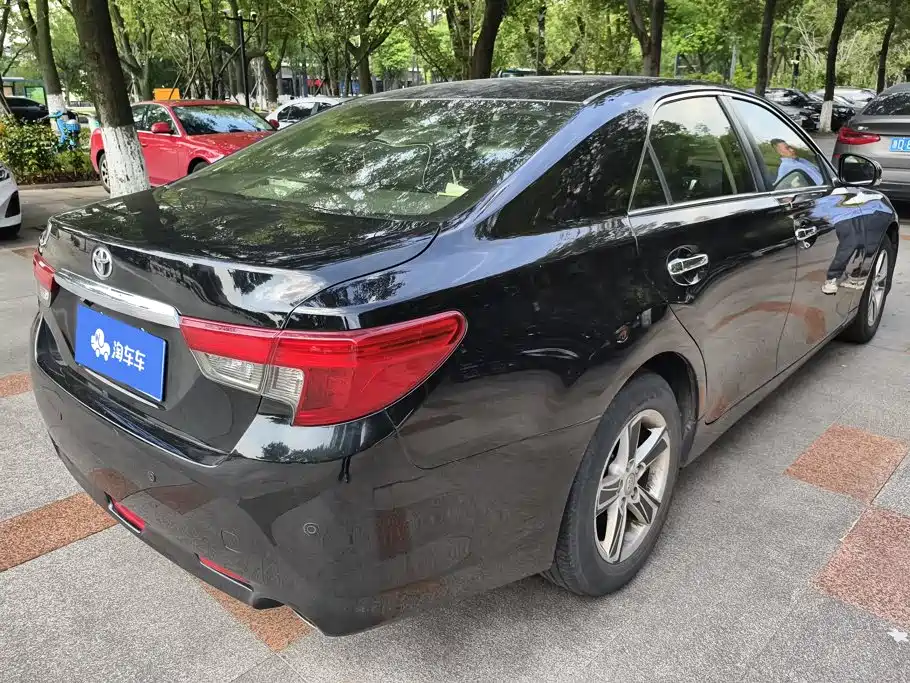 Toyota Reiz — миниатюра 3