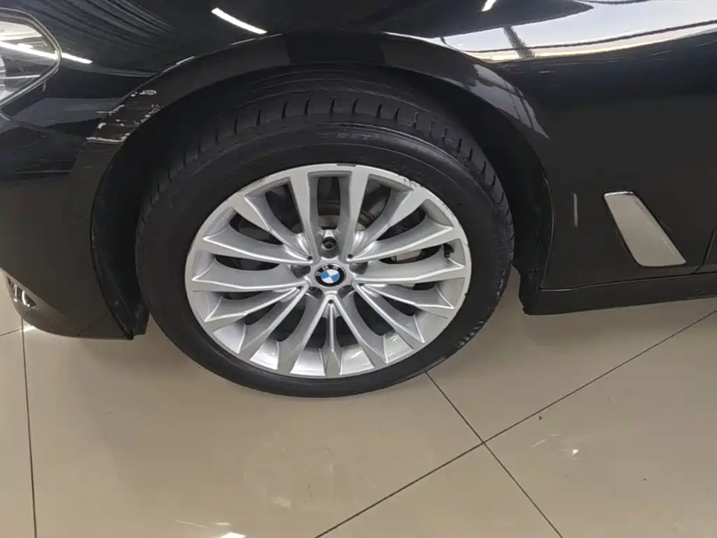 BMW 5 Series — миниатюра 23