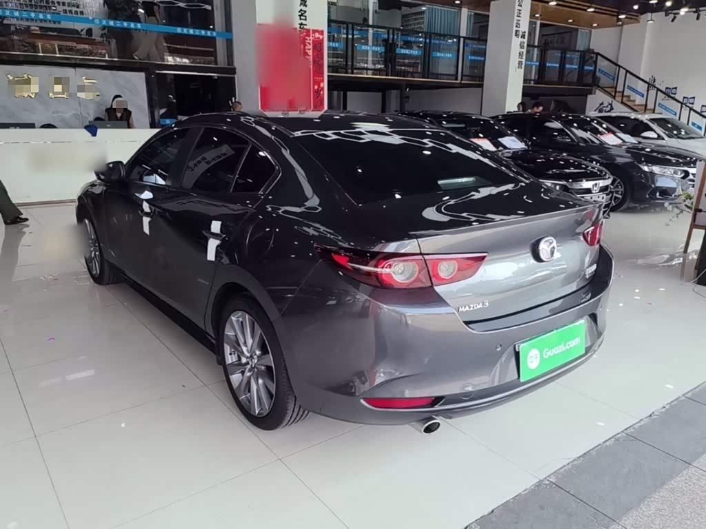Mazda Mazda3 Axela 2.0 л 2024 г. Серебристо-серый, пробег 7500 км
