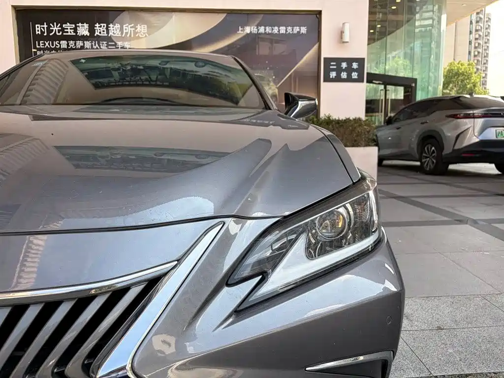 Lexus ES 2020 200